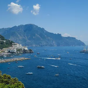 https://villa-iazzetta.hotels-amalfi.com